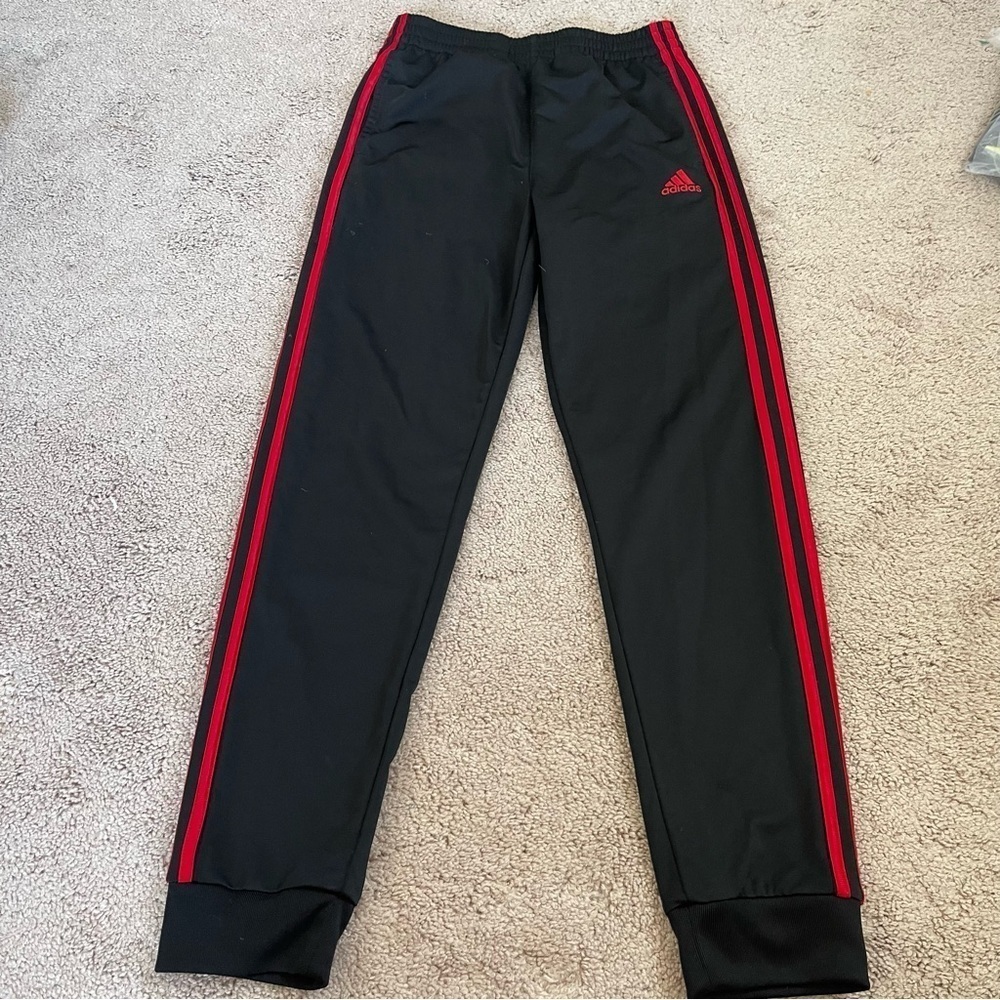 𝅺adidas boys black and red stripe size large 12/14